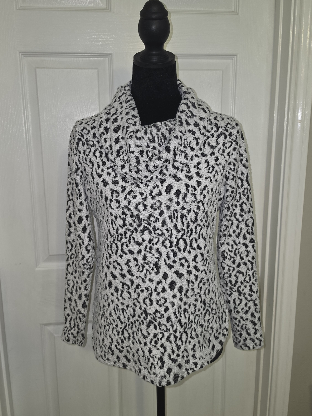 croft & barrow Black and White Leopard Print Teddy Turtle Neck
